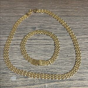Elegant Gold Necklace and Bracelet Set